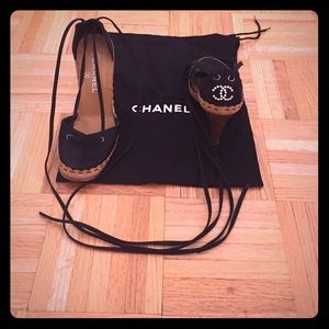 Chanel tie ups with pearl CC's on back ❤️