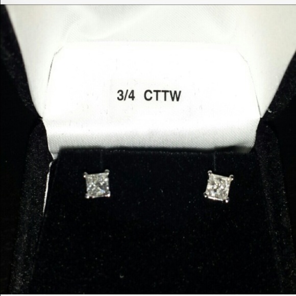 🌹SALE TODAY ONLY🌹Gold 3/4 ctw diamond earrings