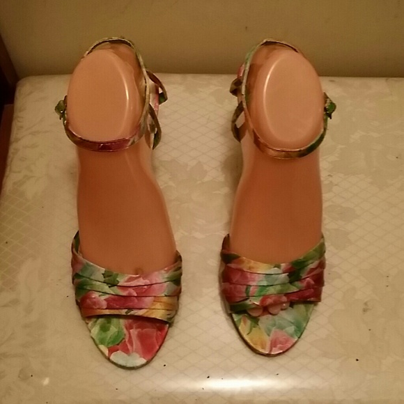 Ann Marino Shoes - Ann Marino Flower Design heels