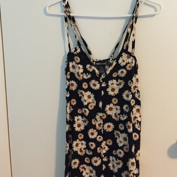 wet seal daisy dress🌻