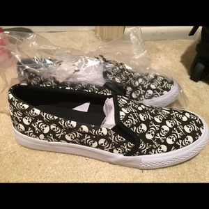 Betsey Johnson Amira skull  size 8
