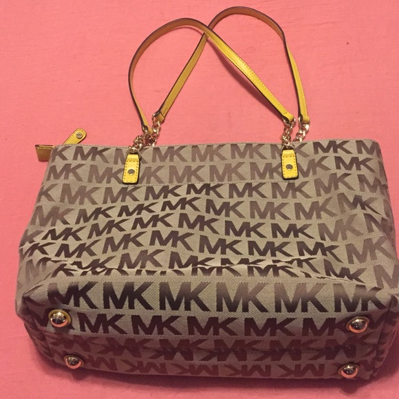 Michael KORS TOTE - Picture 1 of 4