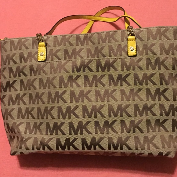 Michael KORS TOTE - Picture 2 of 4