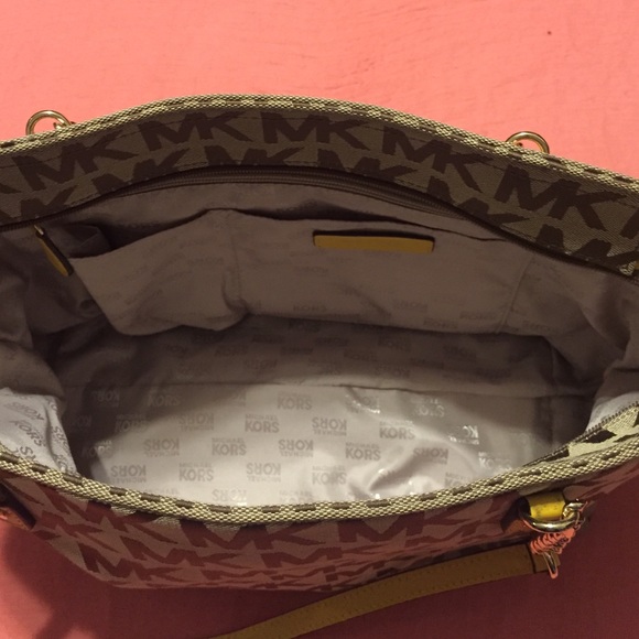 Michael KORS TOTE - Picture 4 of 4