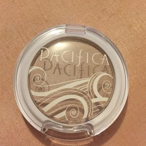 Pacifica Natural Beauty Eyeshadow in Ethereal