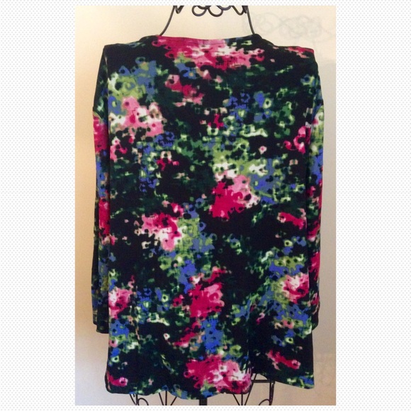 * SOLD* | pretty multi floral pullover | - Picture 3 of 3