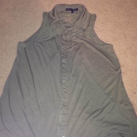 ARMY GREEN TOP 💚