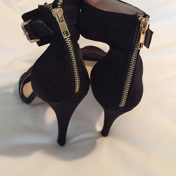 Aldo Black w/ Gold hardware strap stilleto - Picture 3 of 4