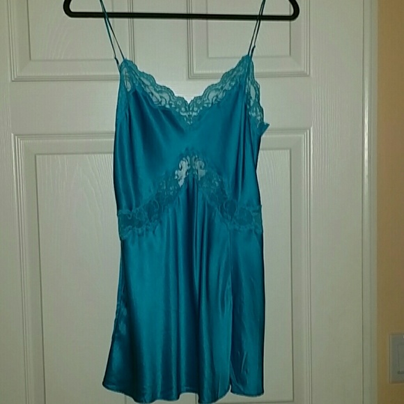 Victoria secret  100% silk blue 2 night gown bundl