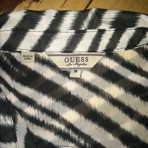 Guess shirt - Picture 2 of 4