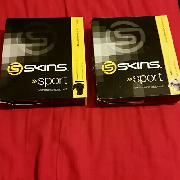 SPORT SKINS COMPRESSION SHORT SLEEVE top