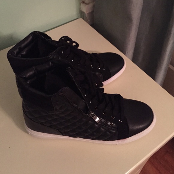 Zara High top sneakers never been worn size 39 us8