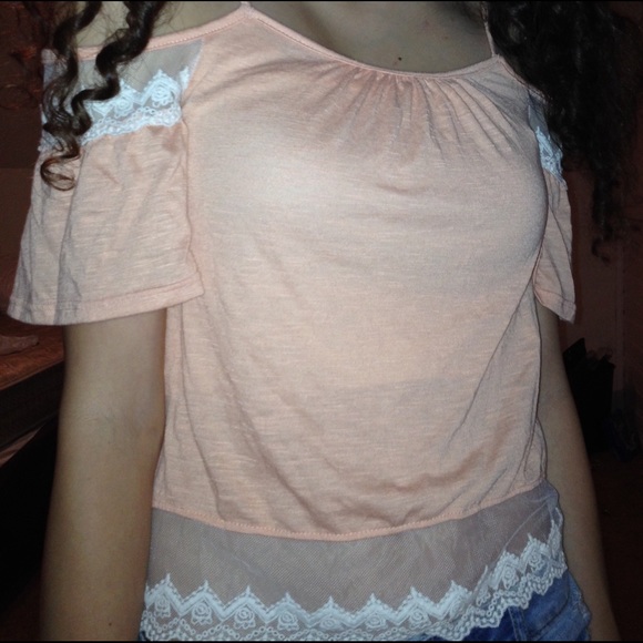 peach LA hearts cold shoulder top with lace