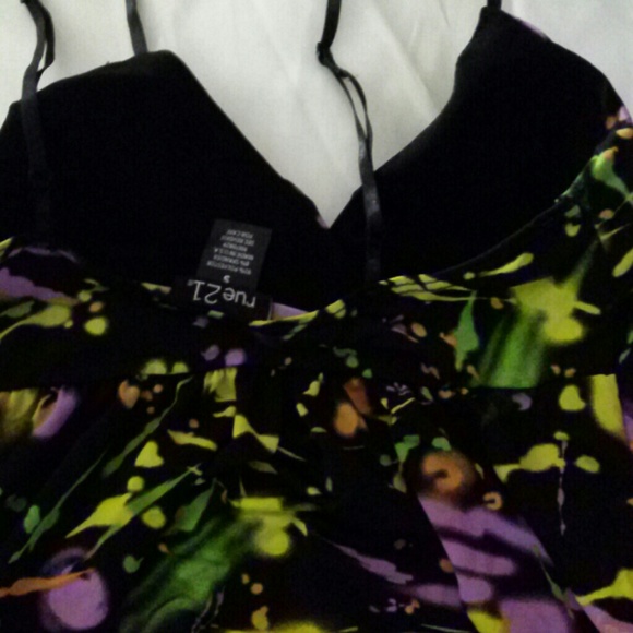 LOVELY DRESS RUE 21 - Picture 4 of 4