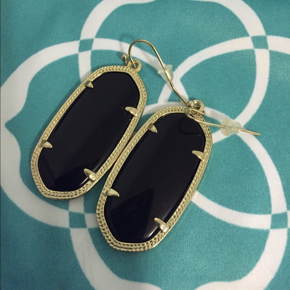 brand new Kendra Scott Elle earrings! - Picture 2 of 2