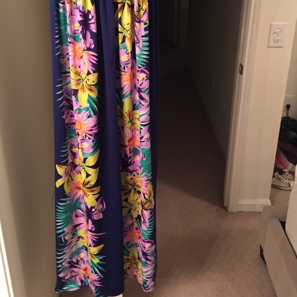 Maxi Dress - Picture 2 of 4