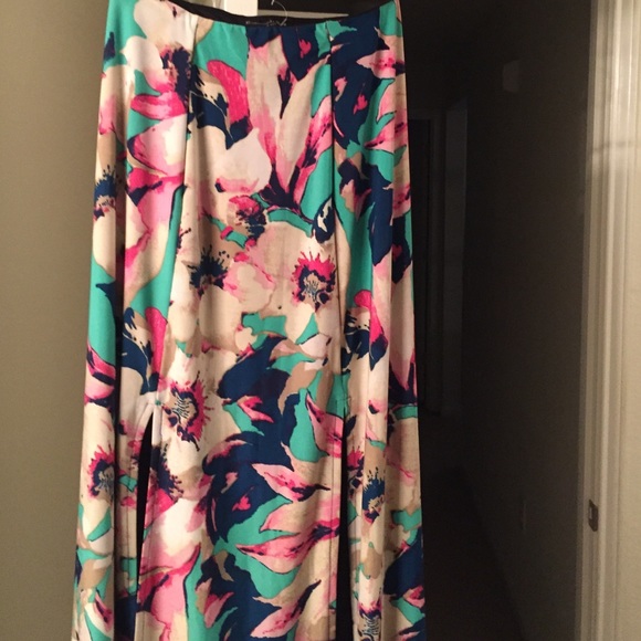 Floral print maxi skirt with two front slits