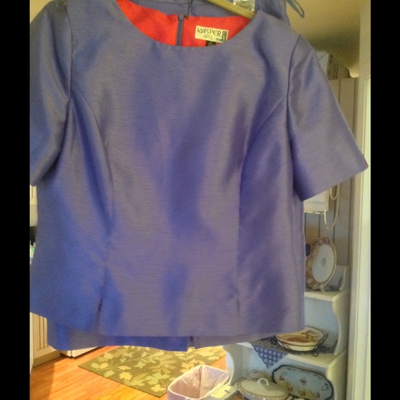 2-piece Kasper lavender silky crop top and skirt.