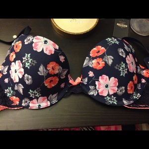 Hollister bra