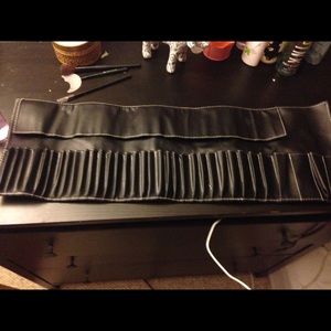 black makeup brush case