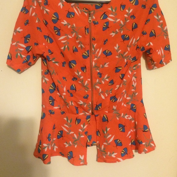 Adorable orange peplum silk top - Picture 2 of 4