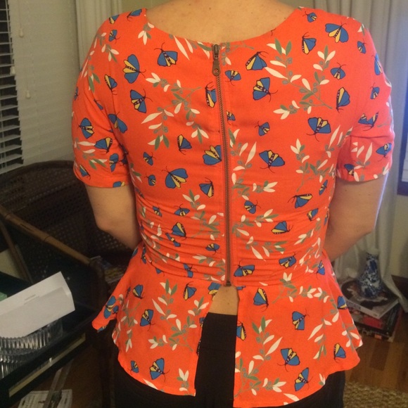 Adorable orange peplum silk top - Picture 4 of 4