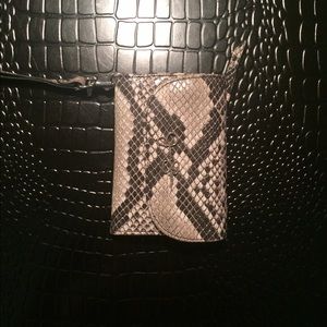Jessica Simpson wristlet