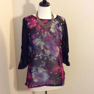 Beautiful Flowered and Open Lace Back Shirt 🌺🌸