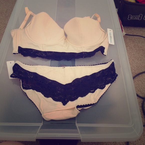 📍Bralette and panty set