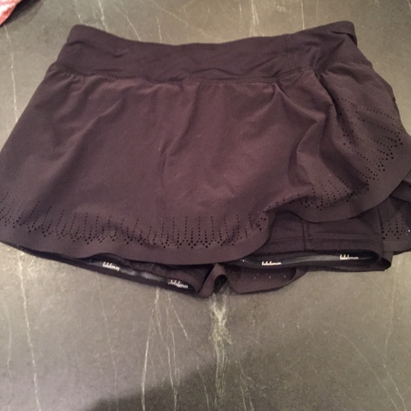 Lulu lemon skort