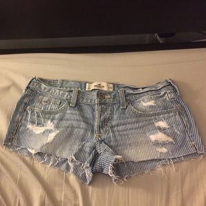 White pin striped Hollister shorts