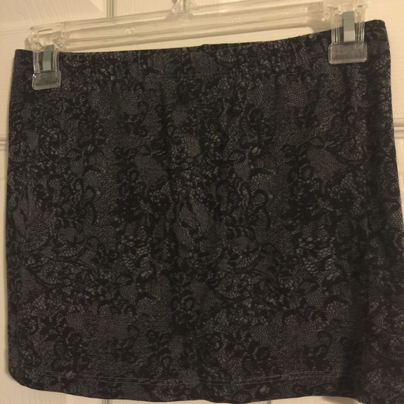 🌀~BUNDLE~ two mini skirts and leggings🌀