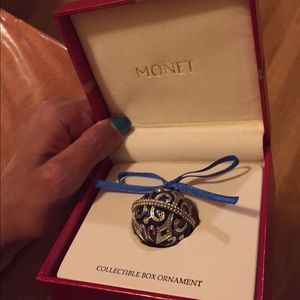 💥XMAS SALE💥MONET Collectible XMAS Box Ornament