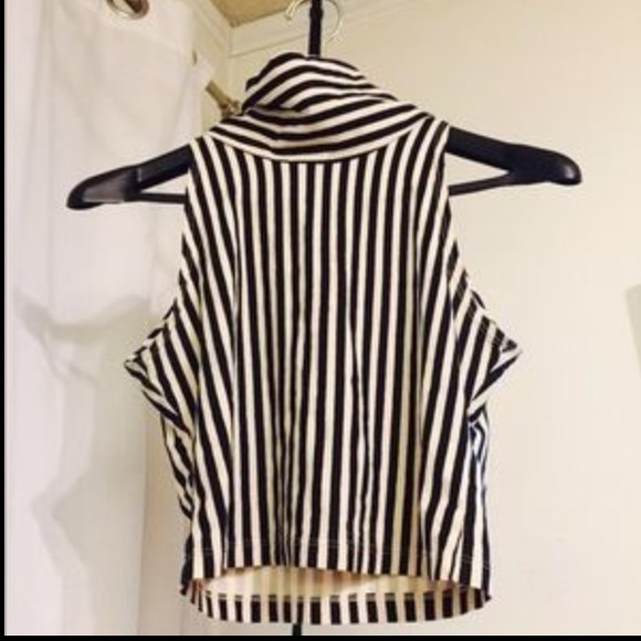 Crop top - Picture 2 of 2