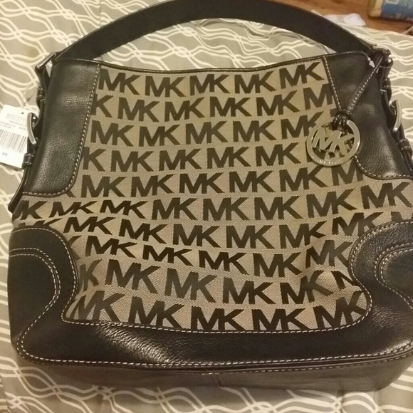 BNWT MICHAEL KORS LARGE SHOULDER BAG