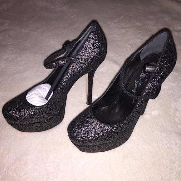 alice + olivia Mary Jane Pump - Picture 2 of 4