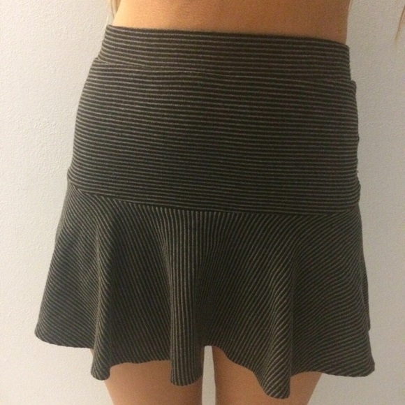 FOREVER 21 small skirt