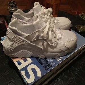 Womens Huarache low sz 6y