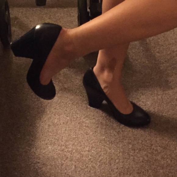 Plain Black pumps/heels
