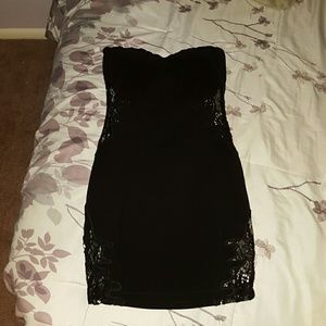 Black sleeveless dress