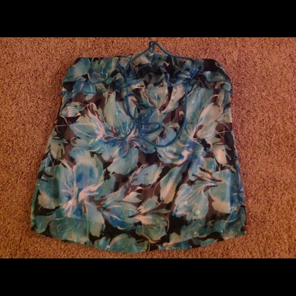 💙blue and black around the neck top!💙 - Picture 1 of 2