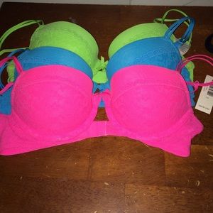 Gilly hicks push 'em up plunge