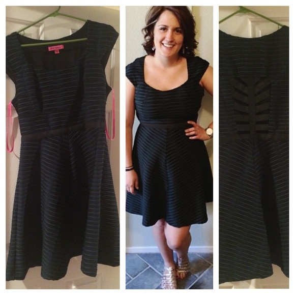 Betsey Johnson Dresses & Skirts - Betsy Johnson formal dress