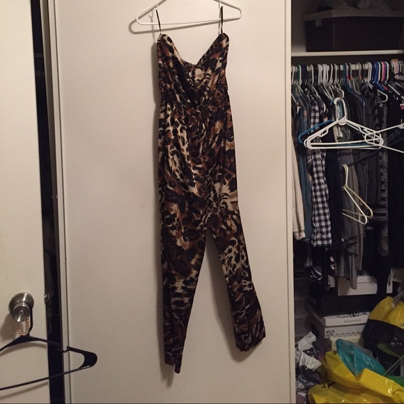 🎉HP🎉 Leopard Print Jumpsuit - Picture 2 of 4
