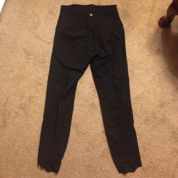 Lululemon wunder under laser-cut roll down size 6