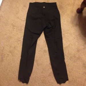 Lululemon wunder under laser-cut roll down size 6