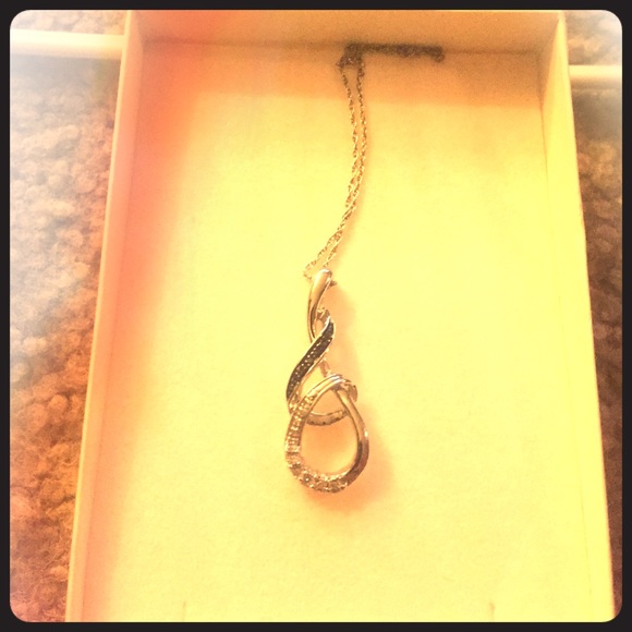 Blue and white Dimond Necklace