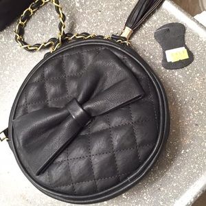 Bow Chain bag never before used