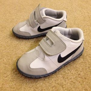 Toddler Nike 7C white leather blue bottom shoe