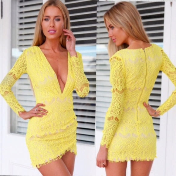 Dresses & Skirts - Mini lace dress